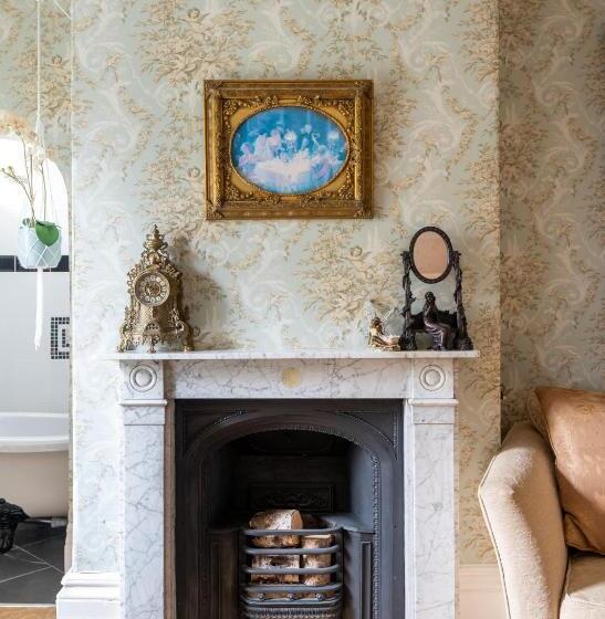 فندق Enchanted Manor