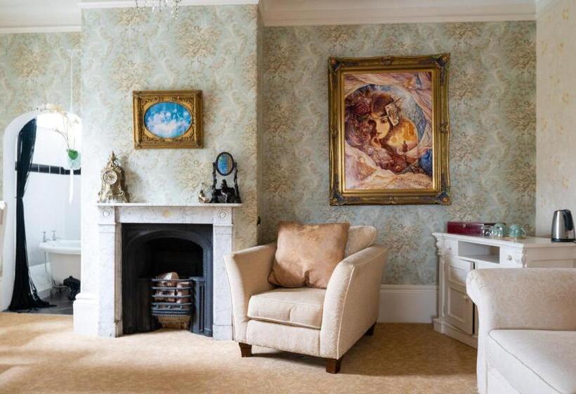 فندق Enchanted Manor