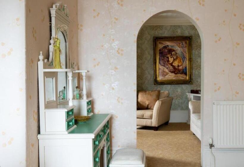 فندق Enchanted Manor