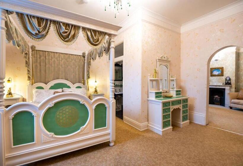 فندق Enchanted Manor