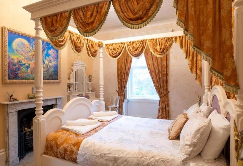 فندق Enchanted Manor