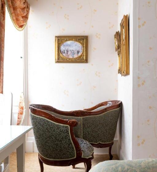 فندق Enchanted Manor