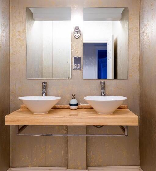 فندق Enchanted Manor