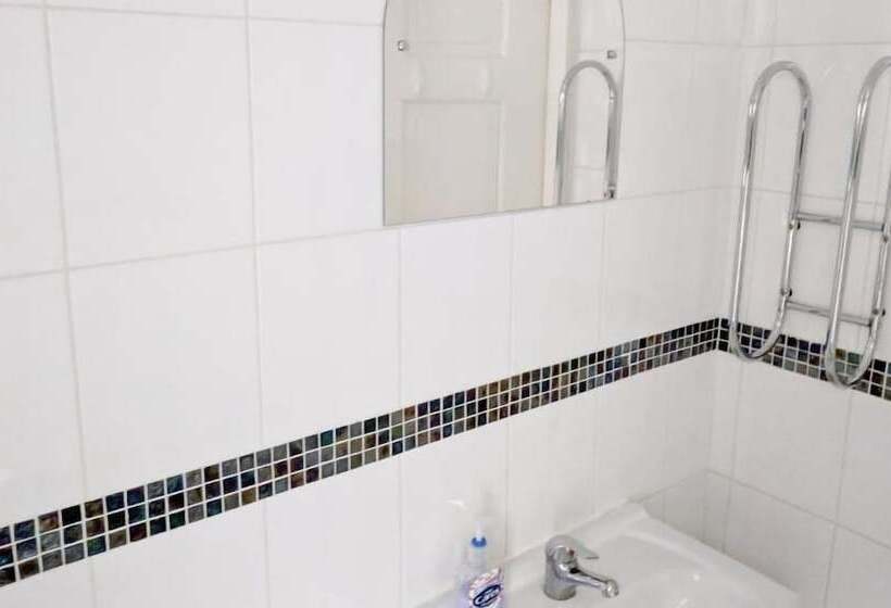 فندق 4 Bedroom House At Fern Lodge Preston Serviced Accommodation   Free Wifi & Parking
