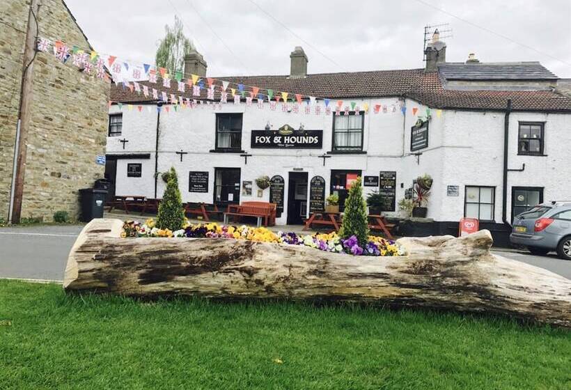 Отель The Fox & Hounds Inn