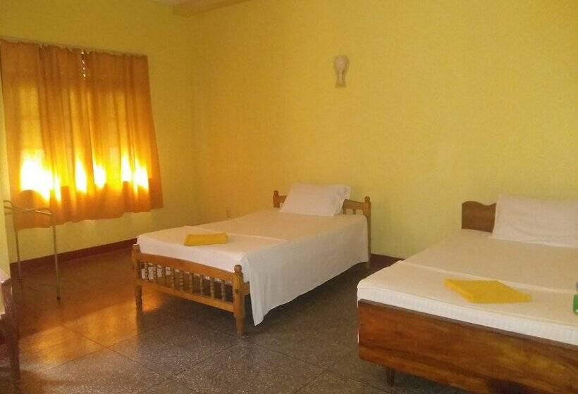 בית מלון כפרי Ginza Rest Kandy