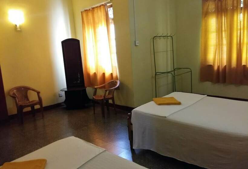 בית מלון כפרי Ginza Rest Kandy