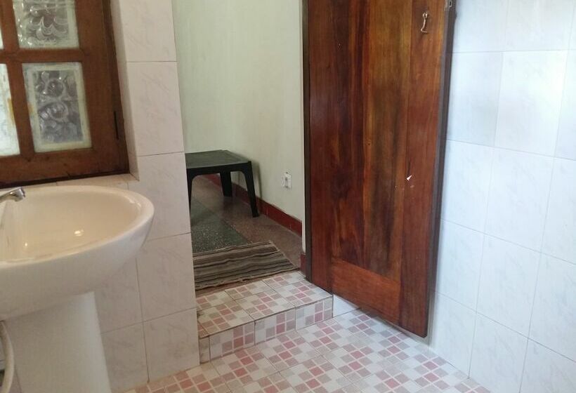 בית מלון כפרי Ginza Rest Kandy