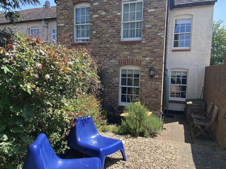 Отель Green Cottages