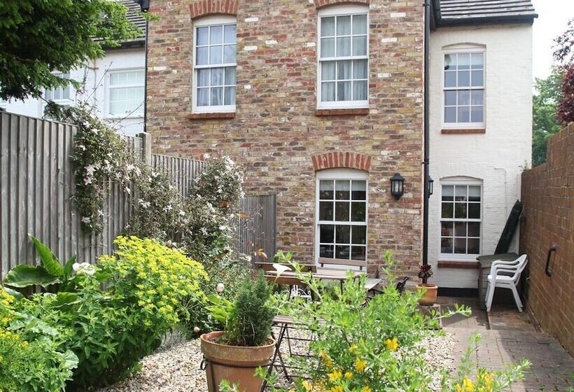 Отель Green Cottages