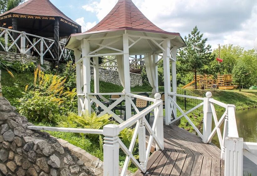 בית מלון כפרי Guest House Konyushenniy Dvor