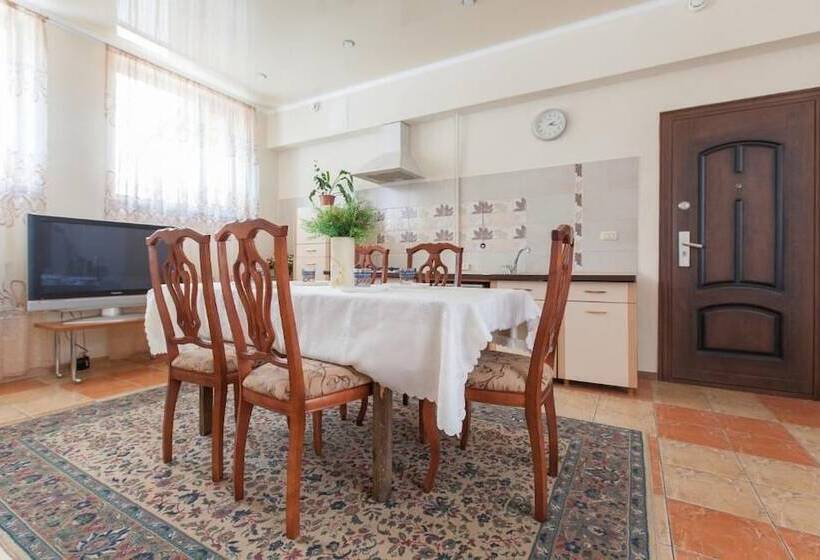 호텔 Guesthouse On Kyzyl Armeyskaya