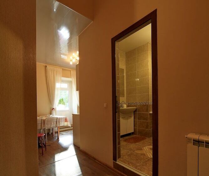 호텔 Guesthouse On Kyzyl Armeyskaya