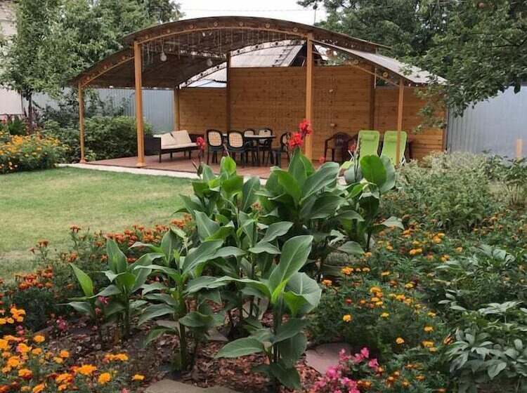 호텔 Guesthouse On Kyzyl Armeyskaya