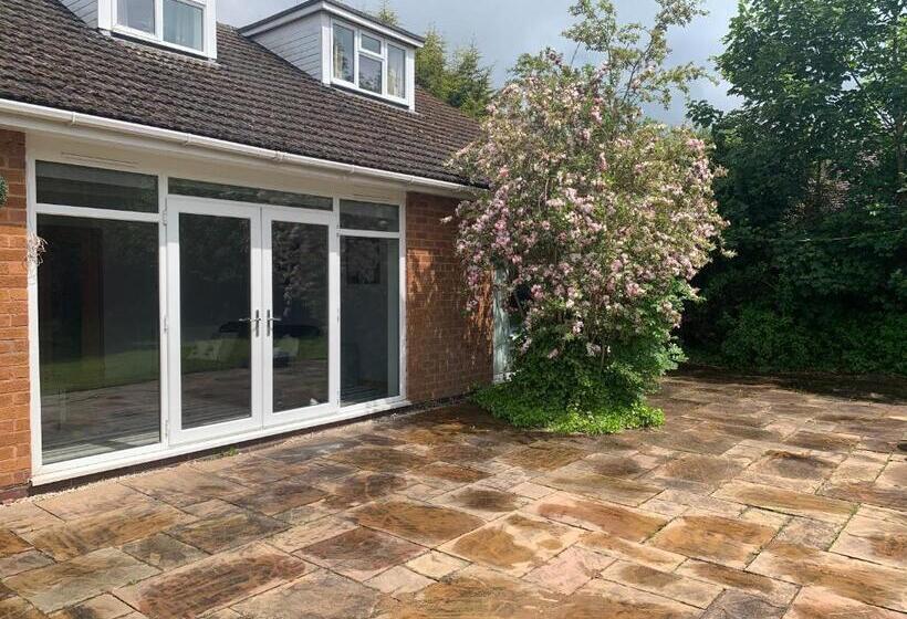 هتل Haymills Guesthouse