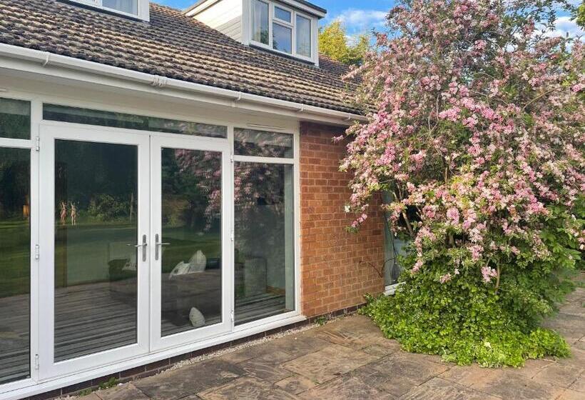 هتل Haymills Guesthouse