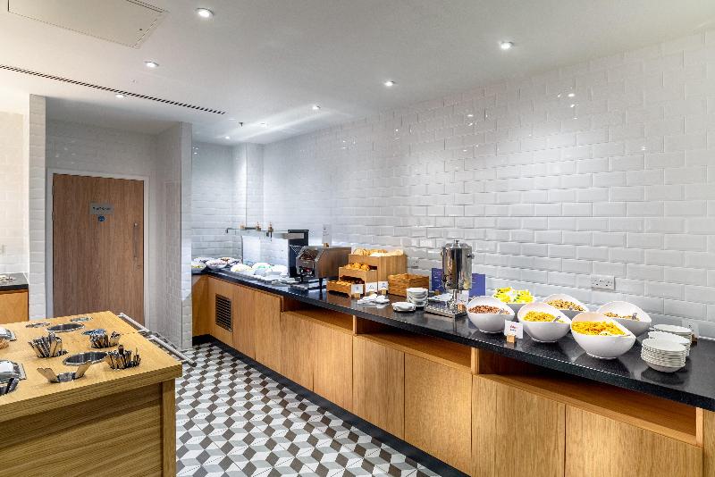 Отель Holiday Inn Express   London Heathrow T4, An Ihg