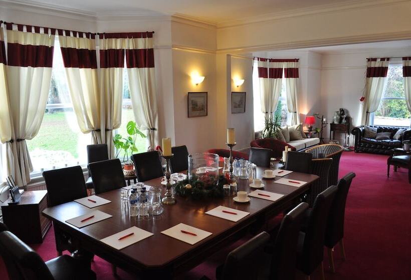 בית מלון כפרי Hookwood Lodge