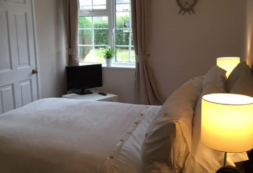 هتل Illshaw Heath Farm Guest Lodge