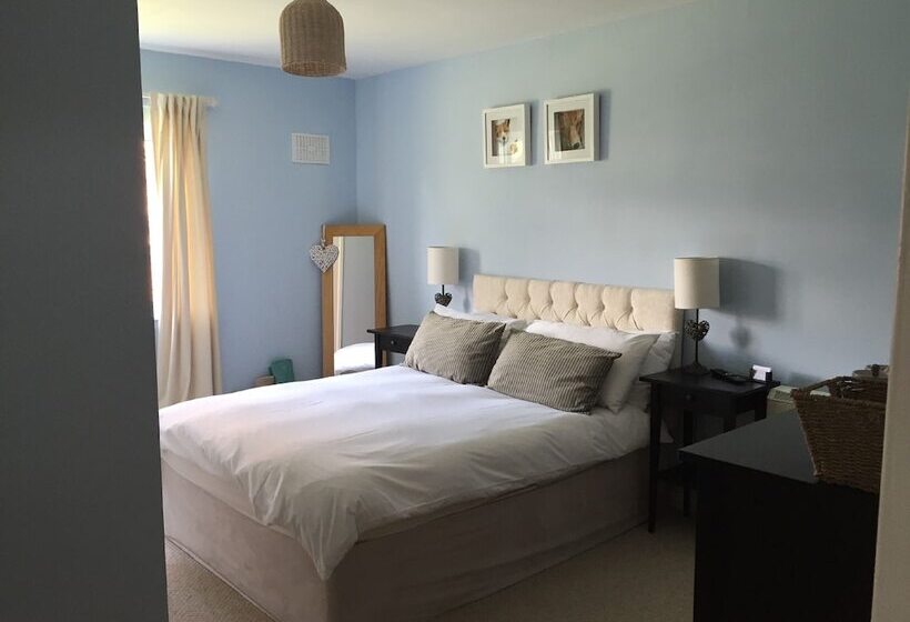 هتل Illshaw Heath Farm Guest Lodge