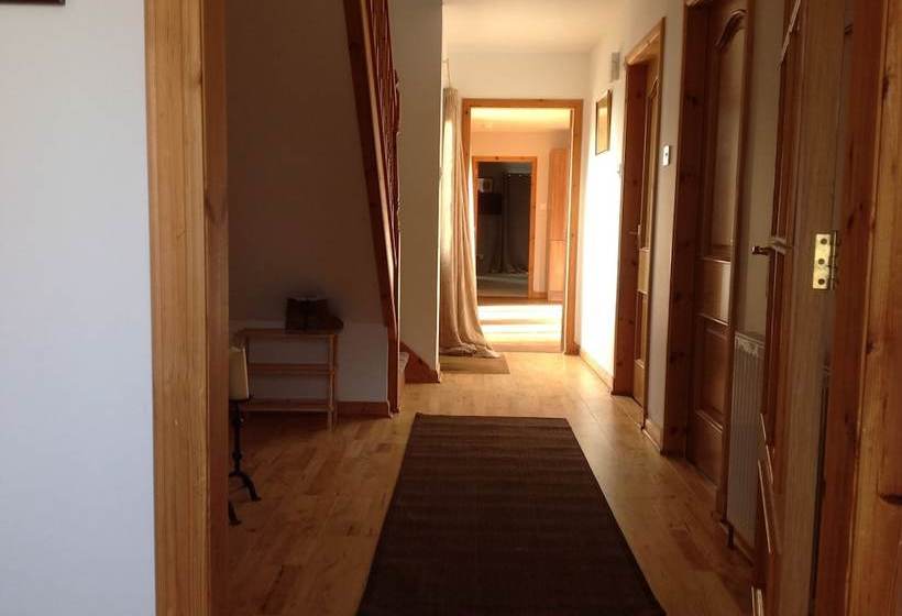 בית מלון כפרי Innisfail