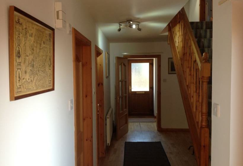 בית מלון כפרי Innisfail