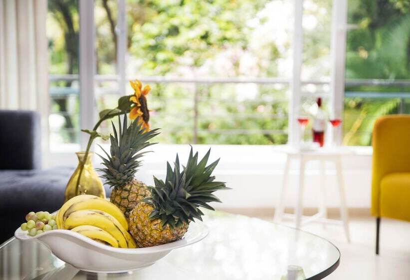 ホテル Instyle Residences At Infiniti Blu