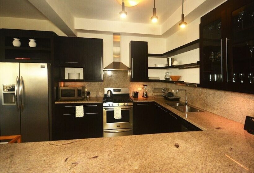 ホテル Instyle Residences At Infiniti Blu