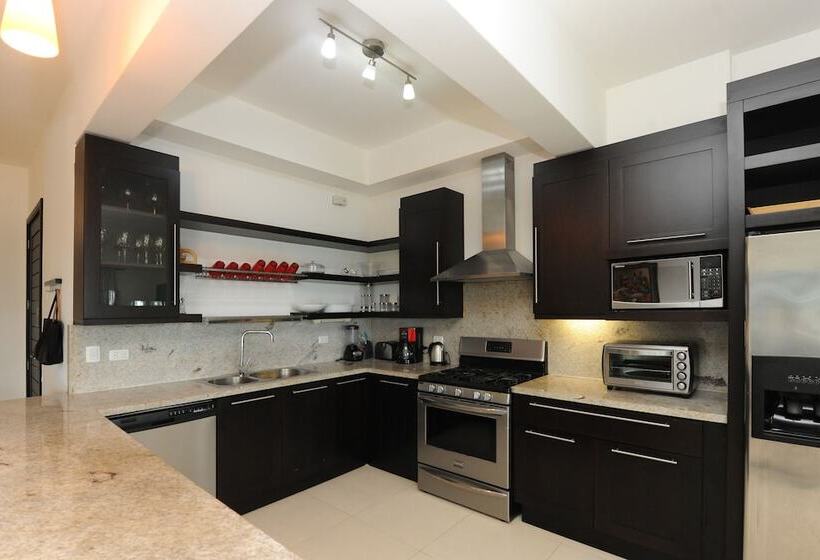 ホテル Instyle Residences At Infiniti Blu