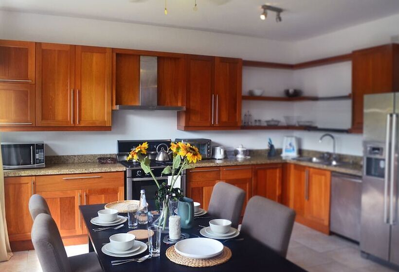 ホテル Instyle Residences At Infiniti Blu