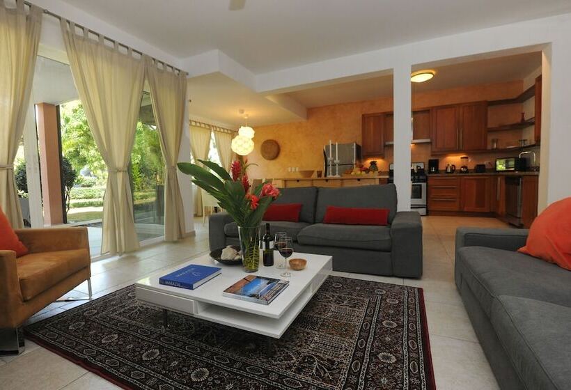 ホテル Instyle Residences At Infiniti Blu