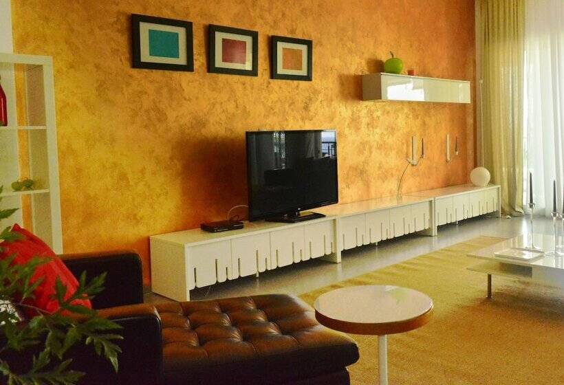 ホテル Instyle Residences At Infiniti Blu