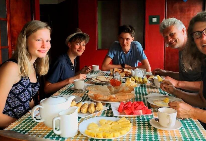 酒店 Kandyan Holiday Center