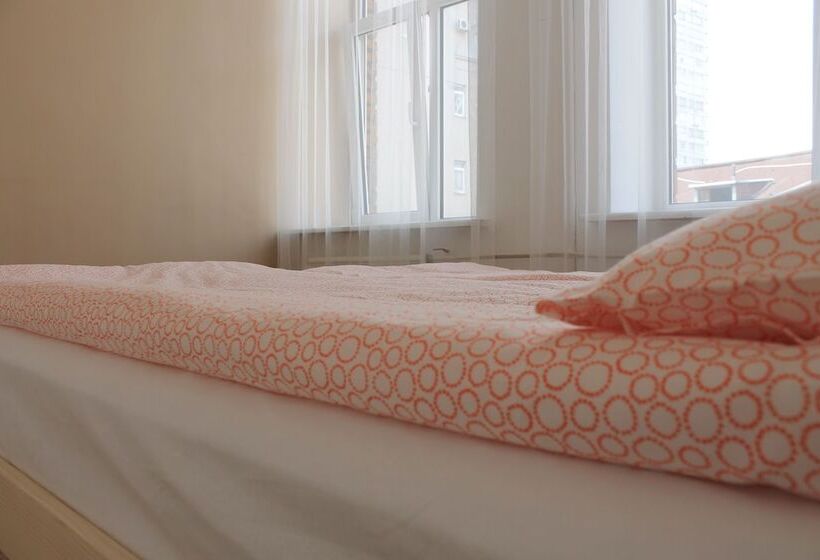 בית מלון כפרי Karlov Most Hostel