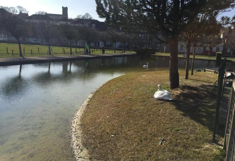 בית מלון כפרי Lakeview Guest House