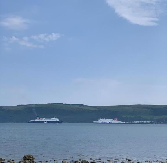 בית מלון כפרי Lakeview Guest House