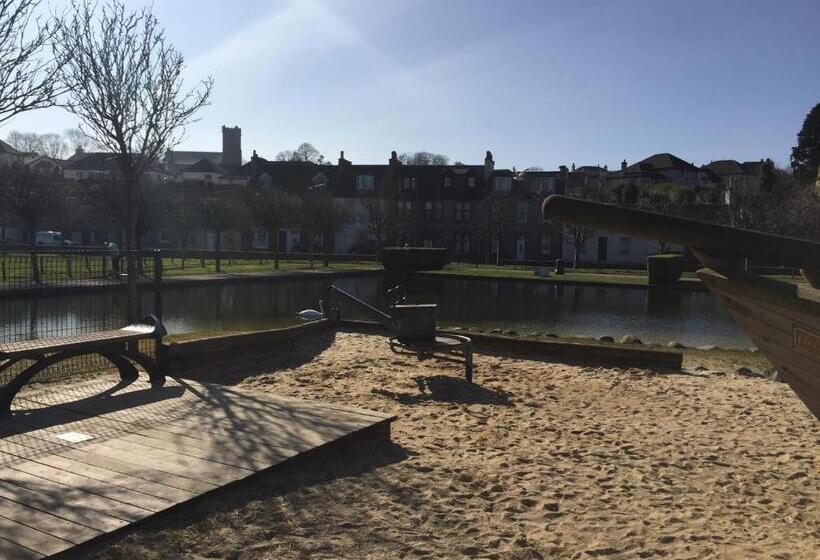 בית מלון כפרי Lakeview Guest House