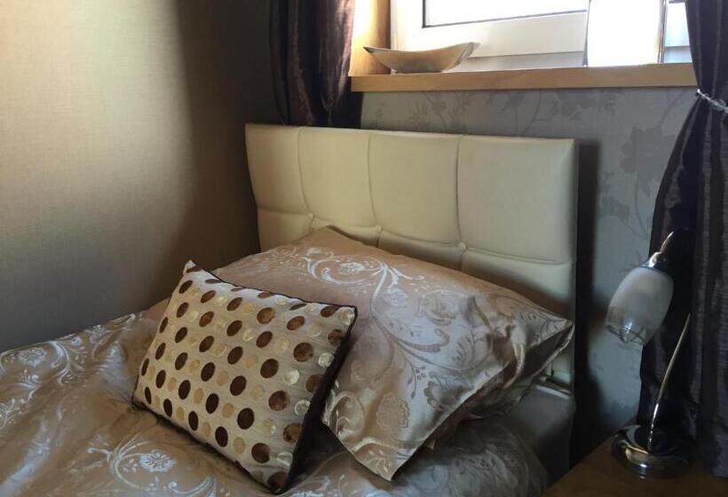 בית מלון כפרי Lakeview Guest House