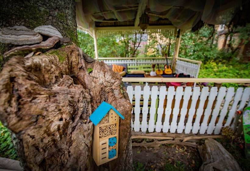 Отель Mountain Tale Hostel