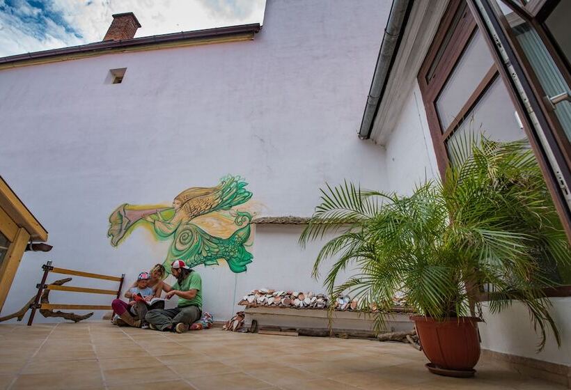 Отель Mountain Tale Hostel