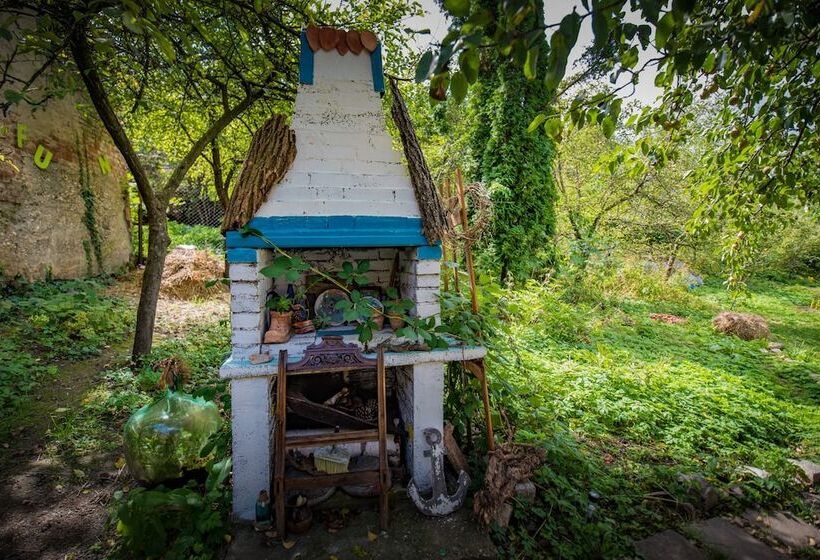 Отель Mountain Tale Hostel