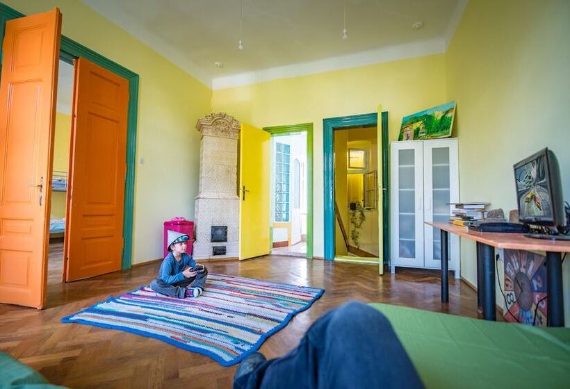 בית מלון כפרי Mountain Tale Hostel