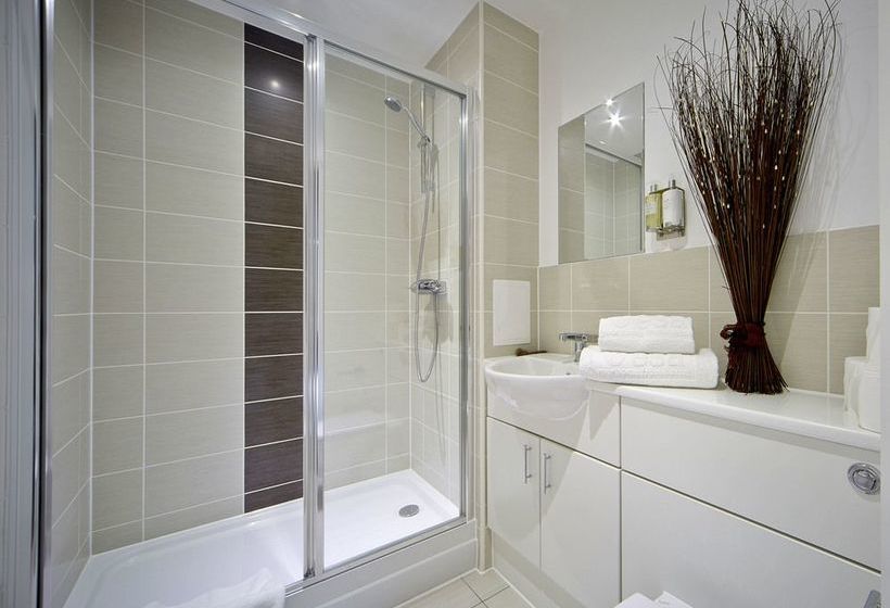 בית מלון כפרי New Central Woking