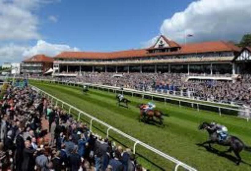 Отель Oakwood Farm Mews Chester