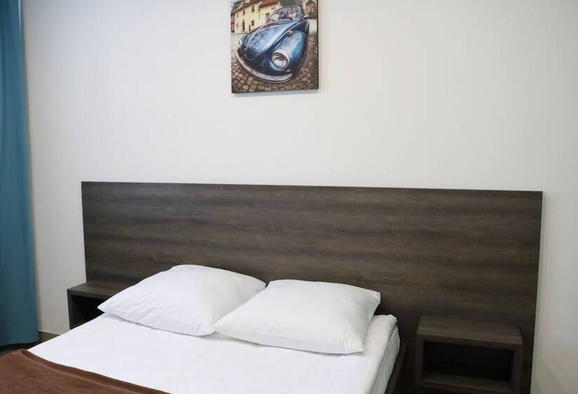 בית מלון כפרי People