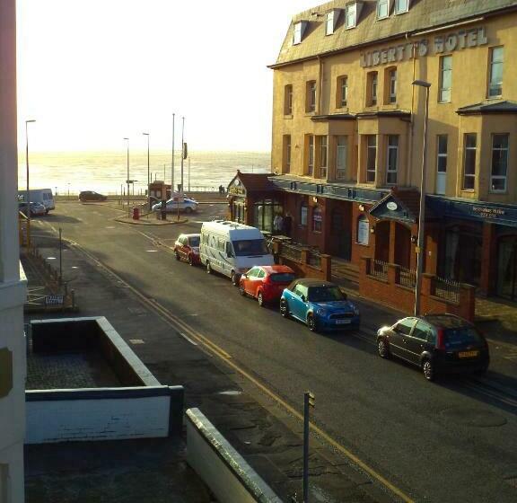 בית מלון כפרי Phoenix Guest House