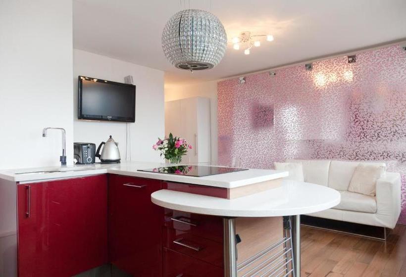 هتل Piccadilly Holiday Apartment