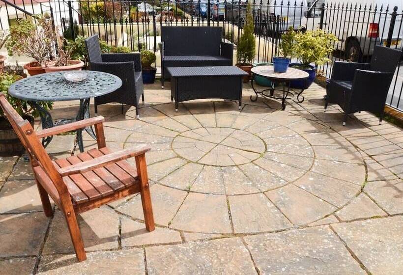 בית מלון כפרי Pinewood House