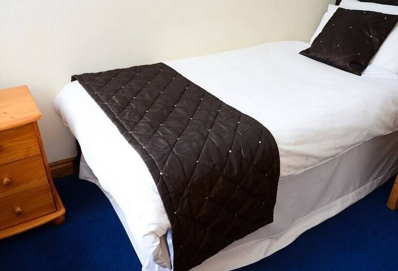 בית מלון כפרי Pinewood House