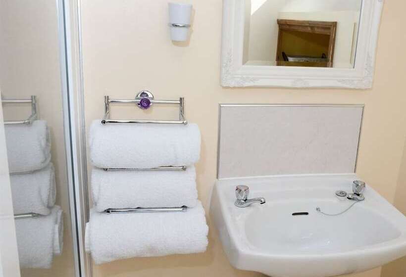 בית מלון כפרי Pinewood House